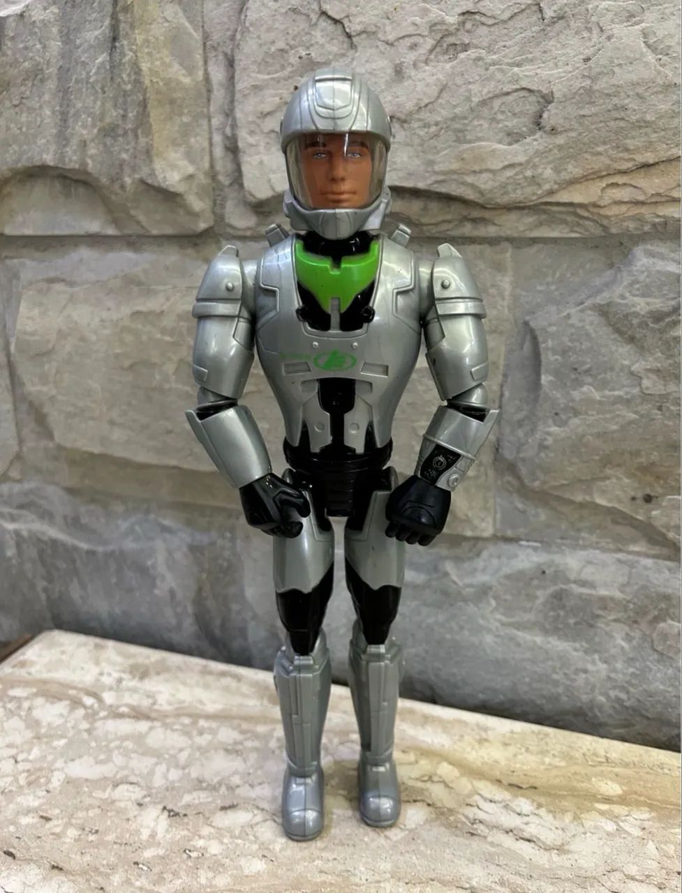 boneco max steel zero gravity astronauta