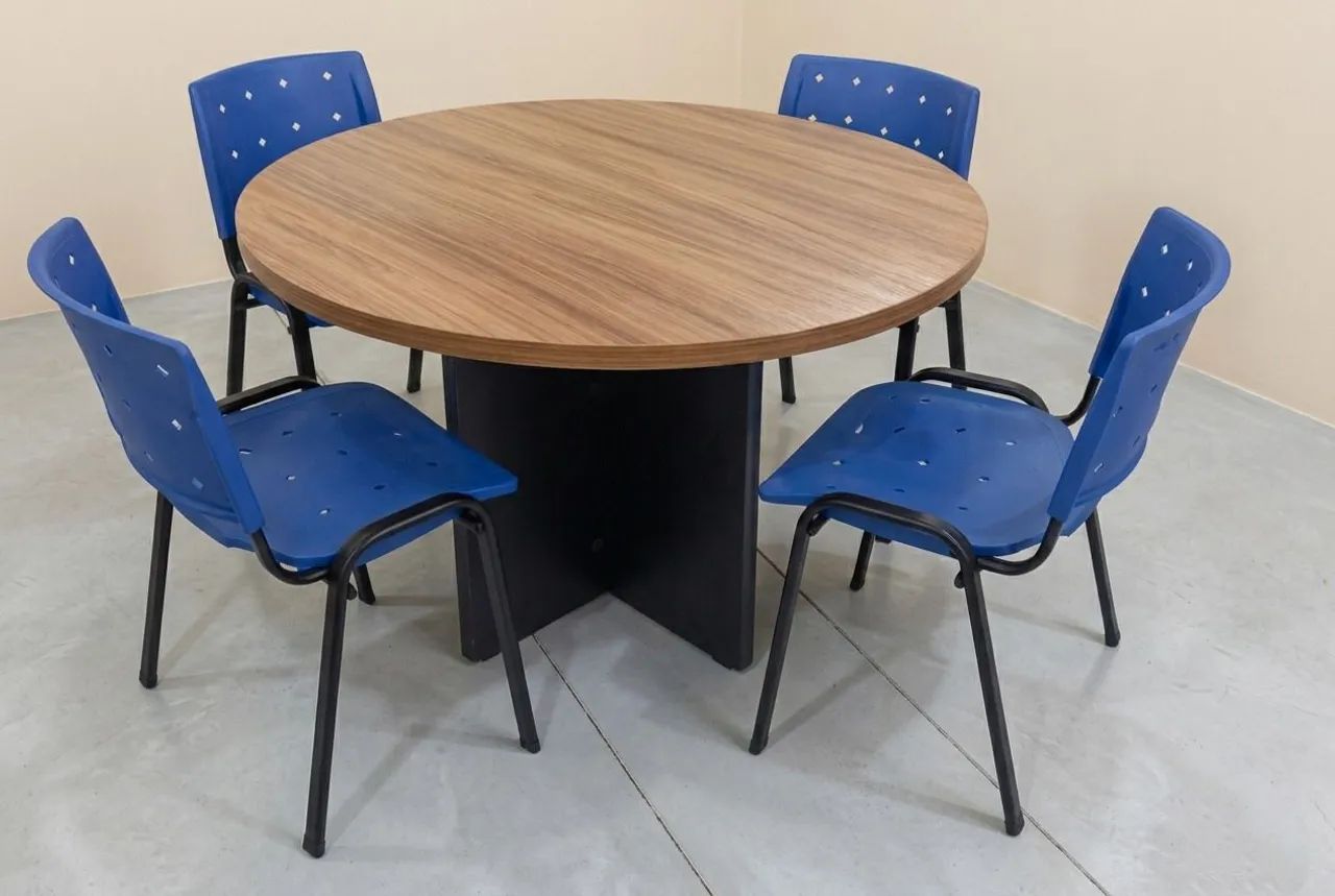 Mesa de reunião com 4 cadeiras 
