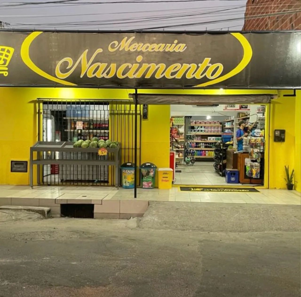 Casa com ponto comercial 