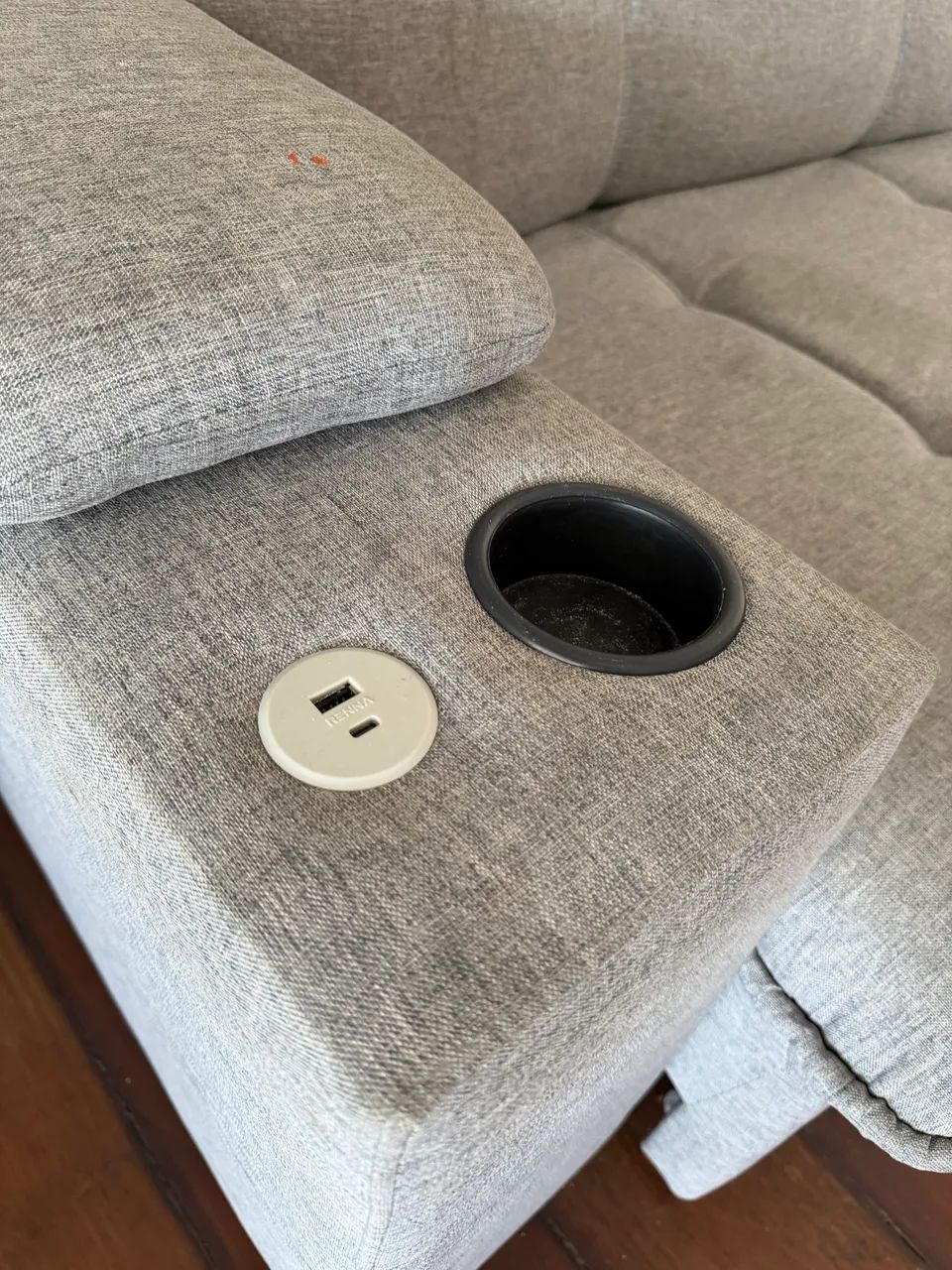 Sofá Retrátil e Reclinável 4 Lugares Cinza com USB e Porta-Copos - Foto 2