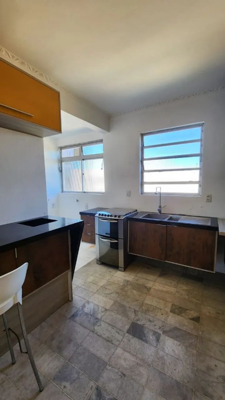 Ótimo apartamento no Coqueiros,  3 quartos, 2 andar, suíte, cozinha mobiliada - Foto 8