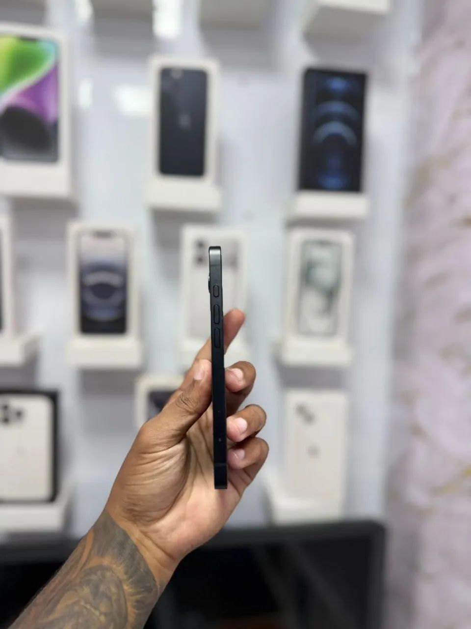 IPHONE 16e 256GB<br>GARANTIA APPLE<br>R$ 3.499,00 - Foto 4