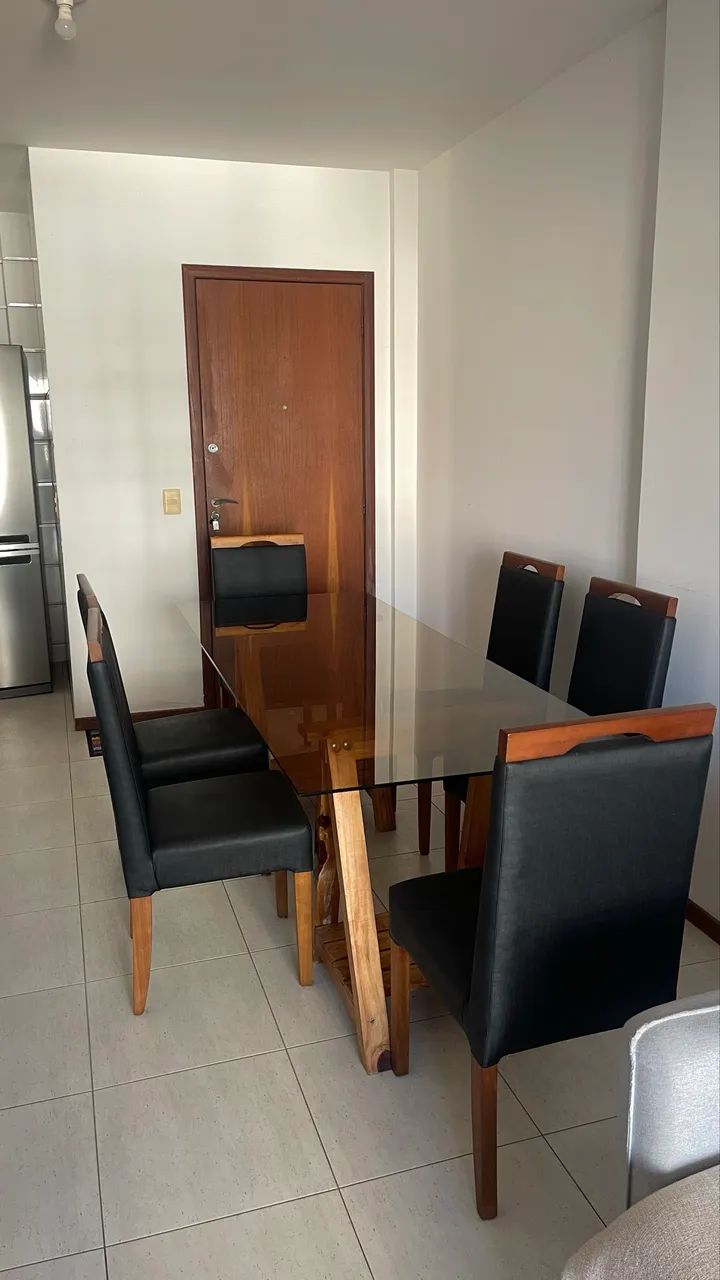 Vendo mesa com 6 cadeiras  - Foto 2