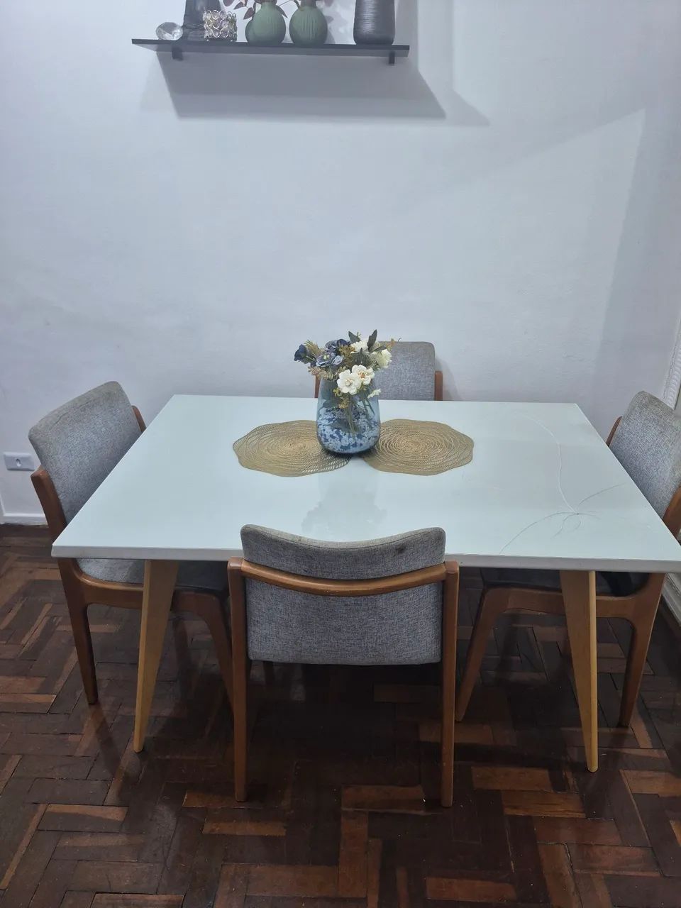 Mesa com 4 Cadeiras