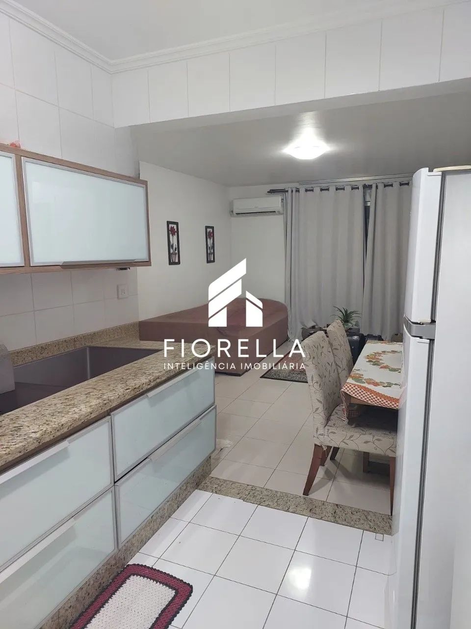 Apartamento com 02 dormitórios a 50m da praia - Coqueiros, Florianópolis - Foto 2