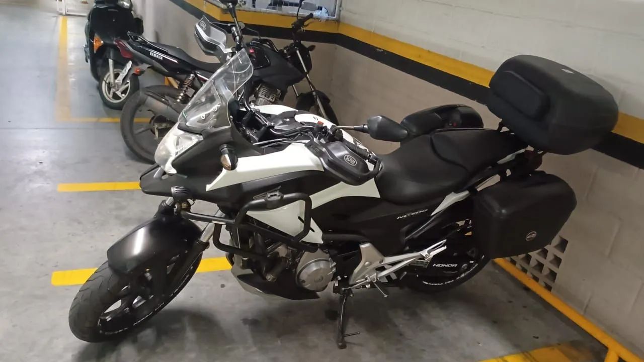 Moto NC 700 + Acessórios  - Foto 2