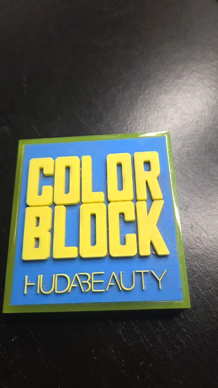 HUDA BEAUTY COLOR BLOCK
