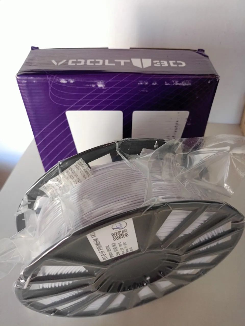 Filamento 3D branco e preto 