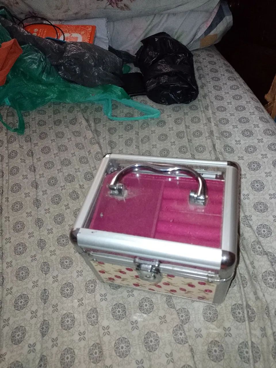 Maletas Semi Novas Para Colocar Jóias - Foto 4