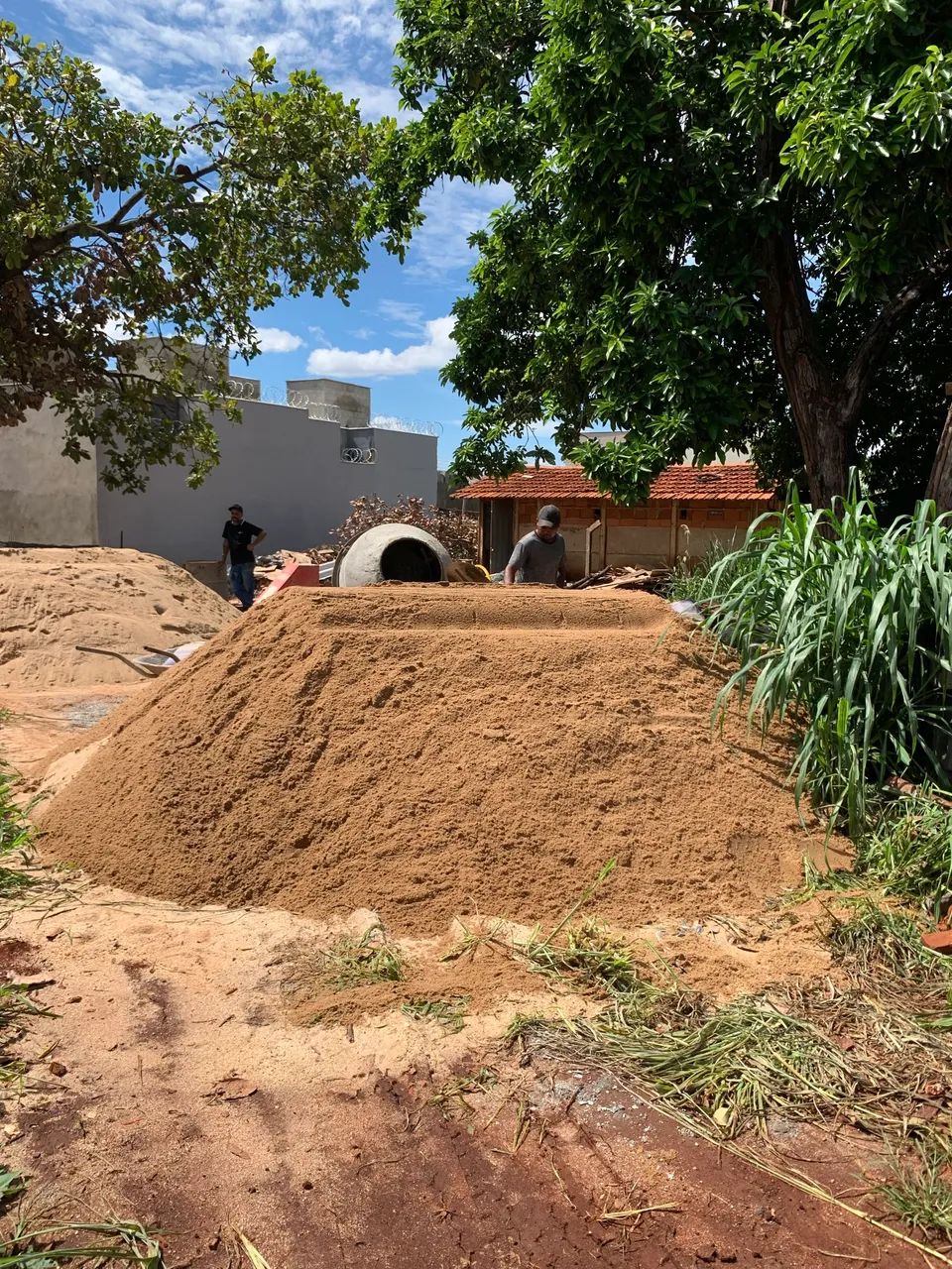 VENDE-SE AREIA DE RIO E BRITA 