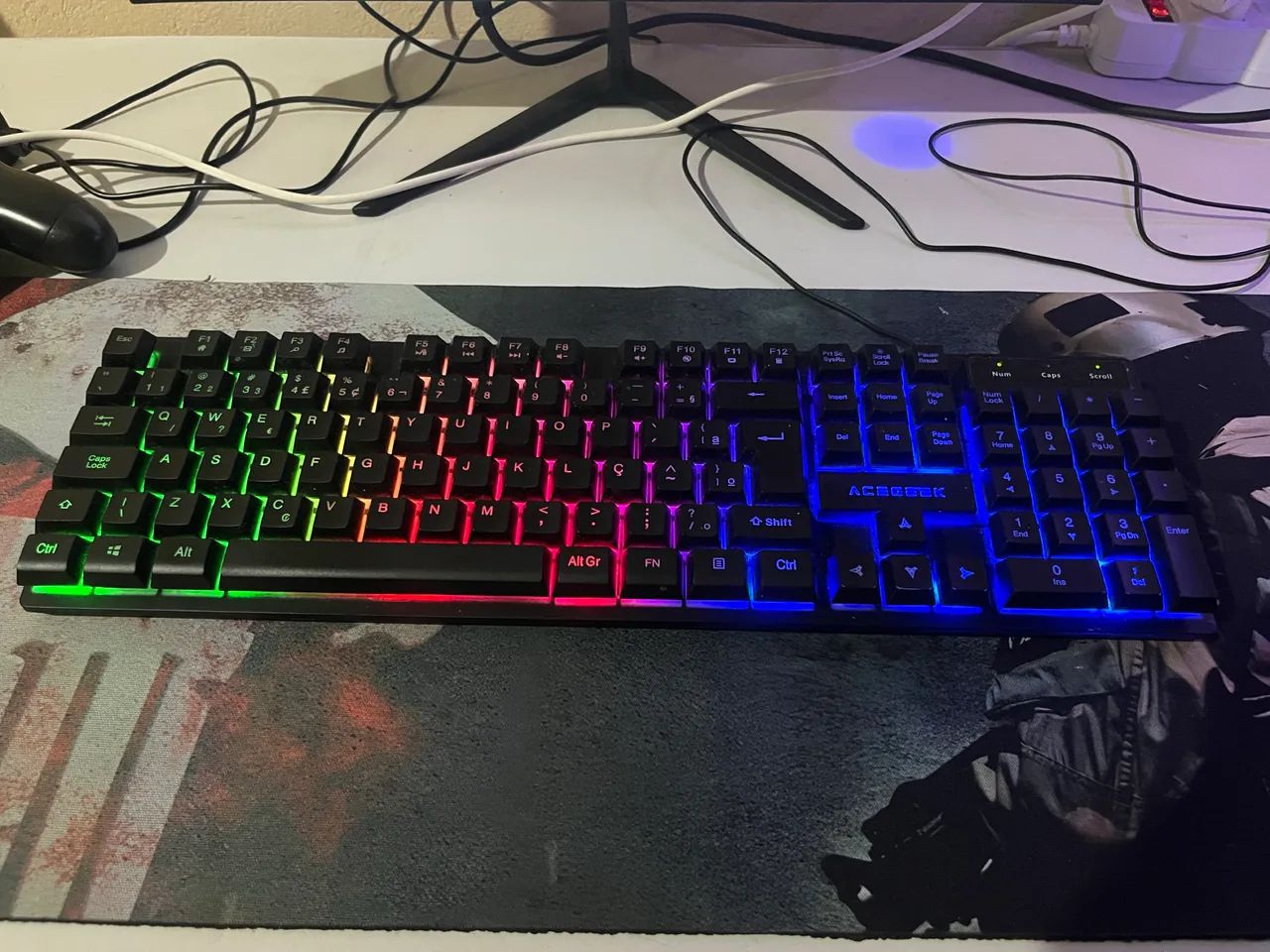 Teclado gamer LED RGB
