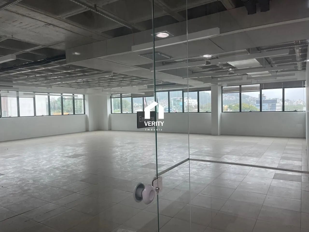 Sala comercial com 230,69 m² com 2 vagas  Techno Towers, SC-401 - Foto 2
