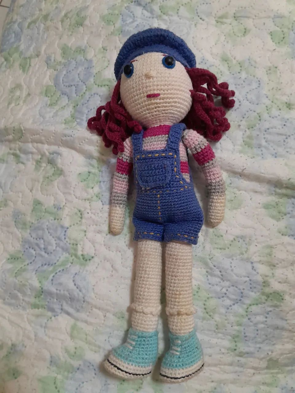 Vende-se boneca em crochê artesanal