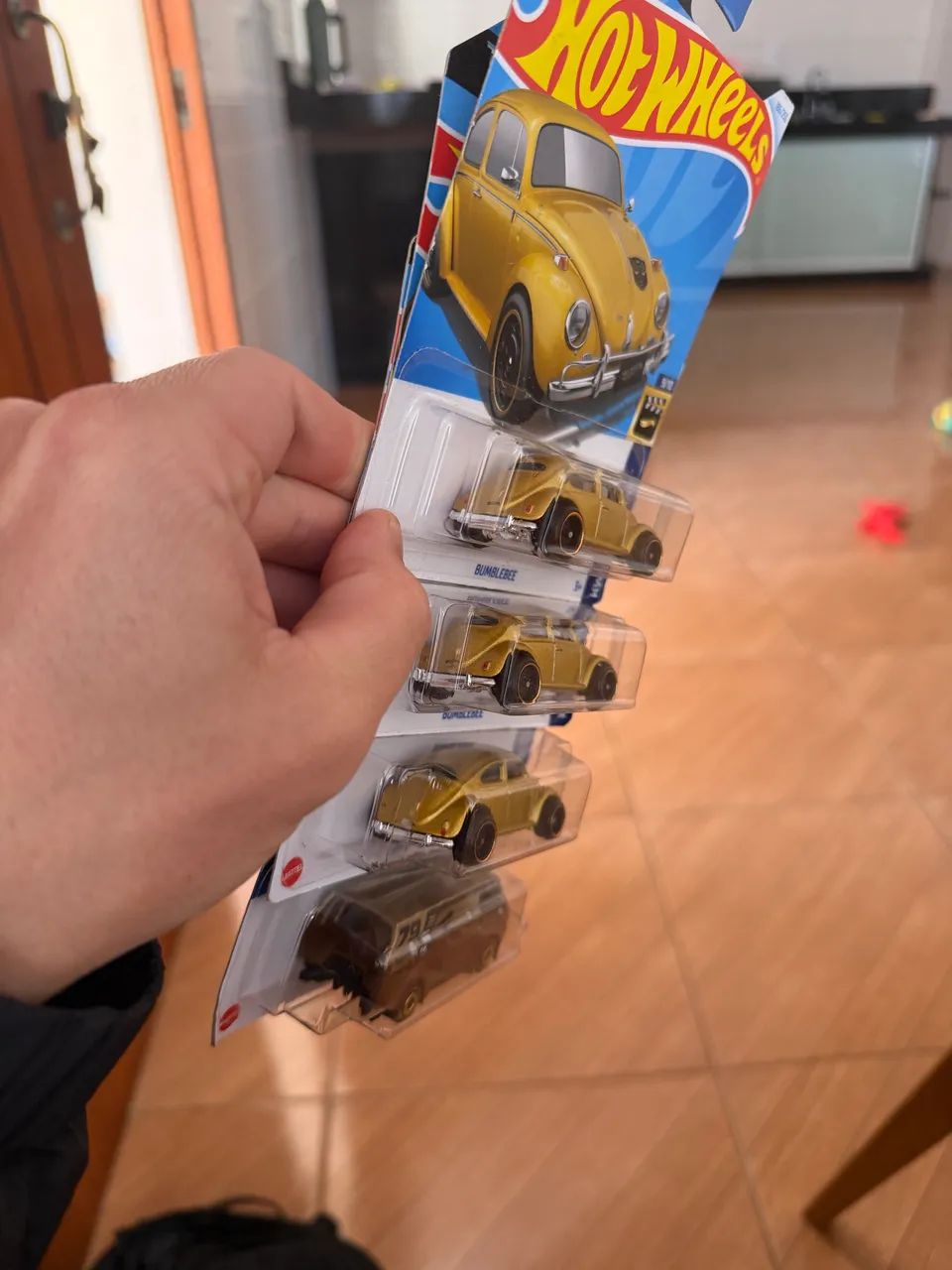 3 Fuscas dourado bumblebee VW t3 hot wheels - Foto 3