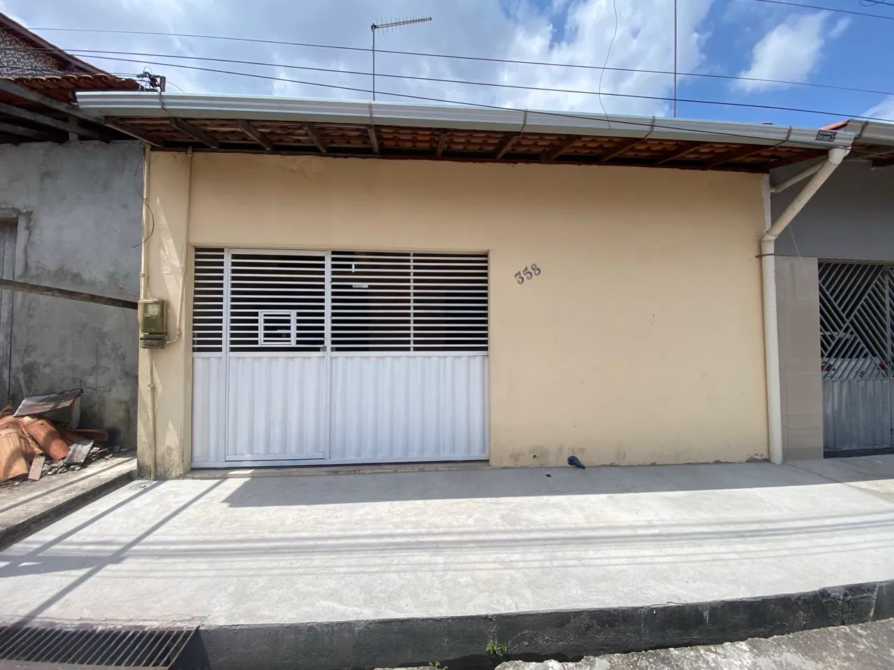 Vende-se casa no bairro do Milagre