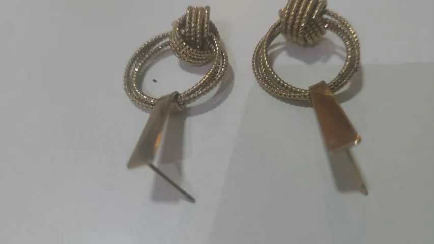 brinco de malha com design entrelaçado folhado - Foto 2
