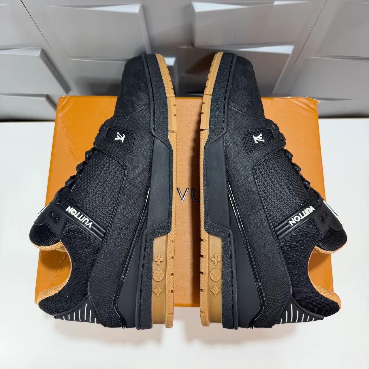Louis Vuitton Lv Trainer Black Gum 43 - Foto 3