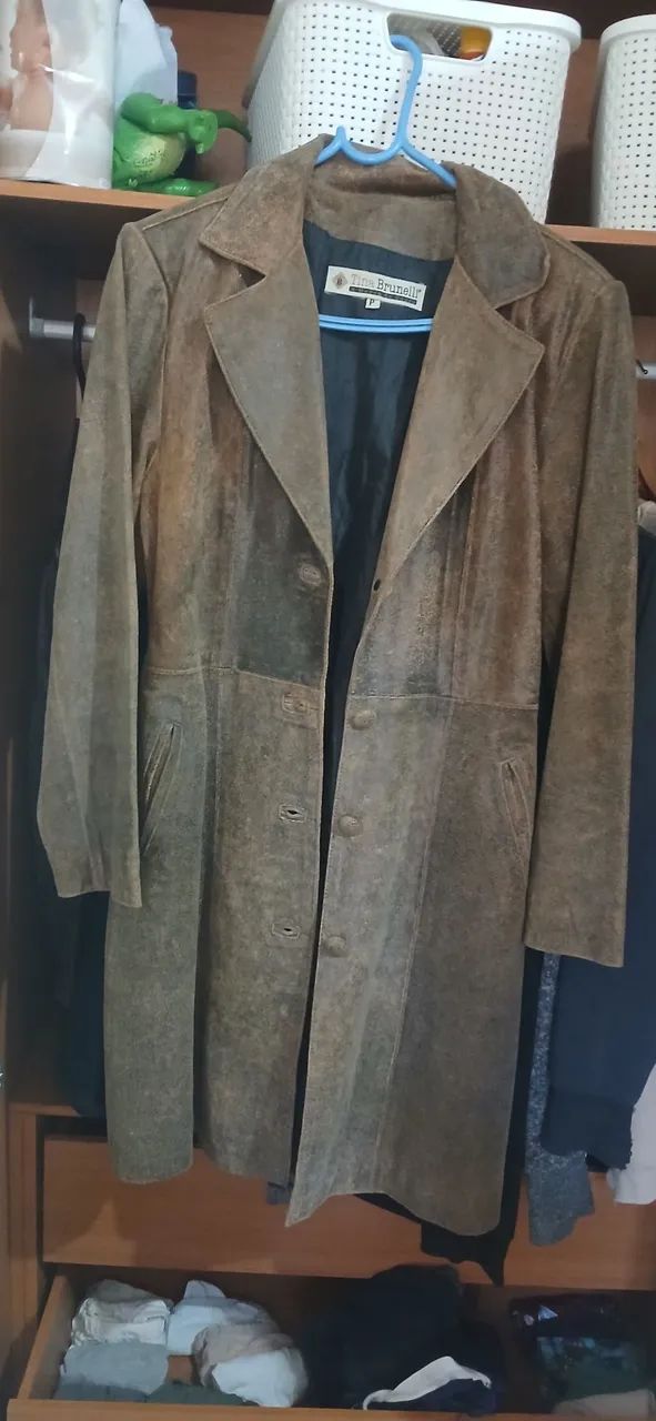 Vendo sobretudo de couro Feminino 