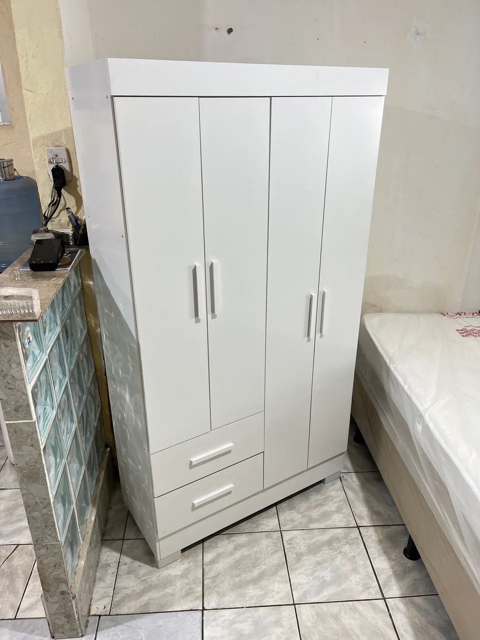 GUARDA ROUPA SOLTEIRO 4 PORTAS 2 GAVETAS - Foto 3