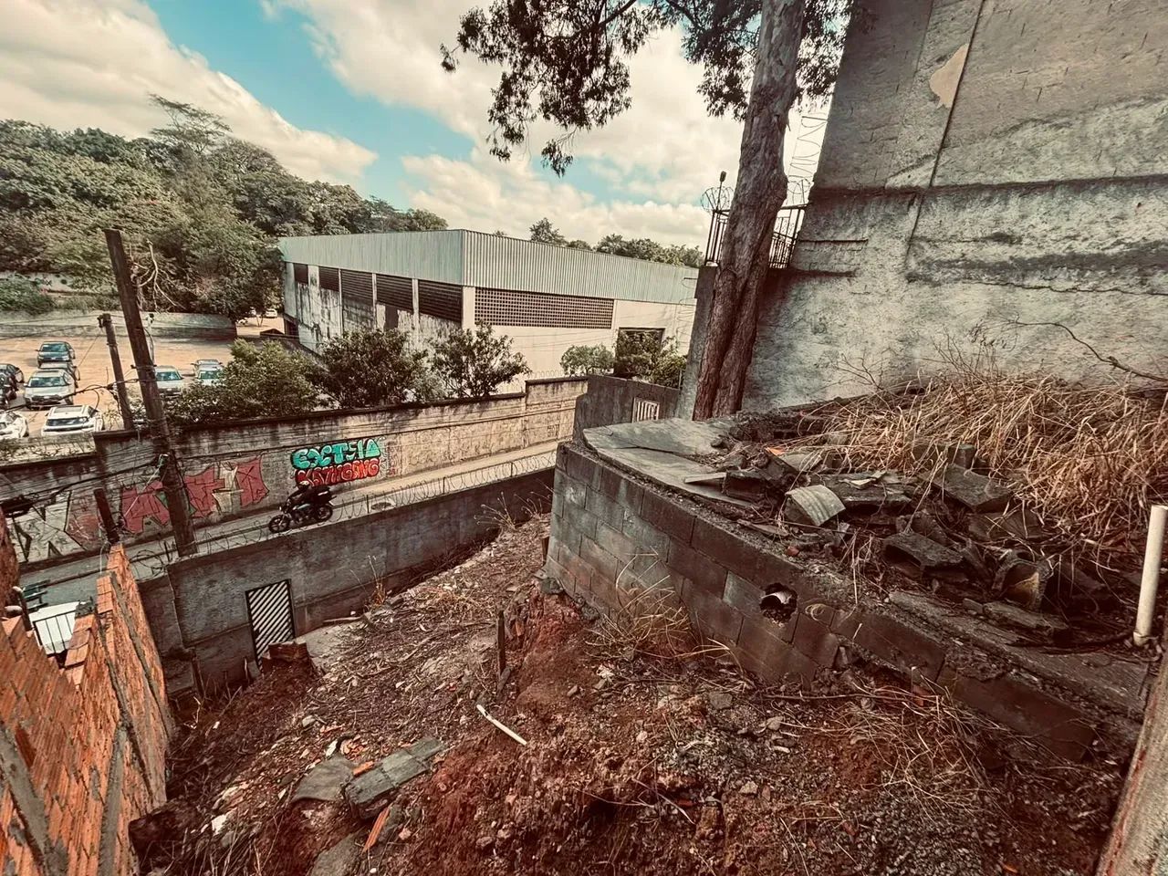 Terreno à venda na Granja Viana