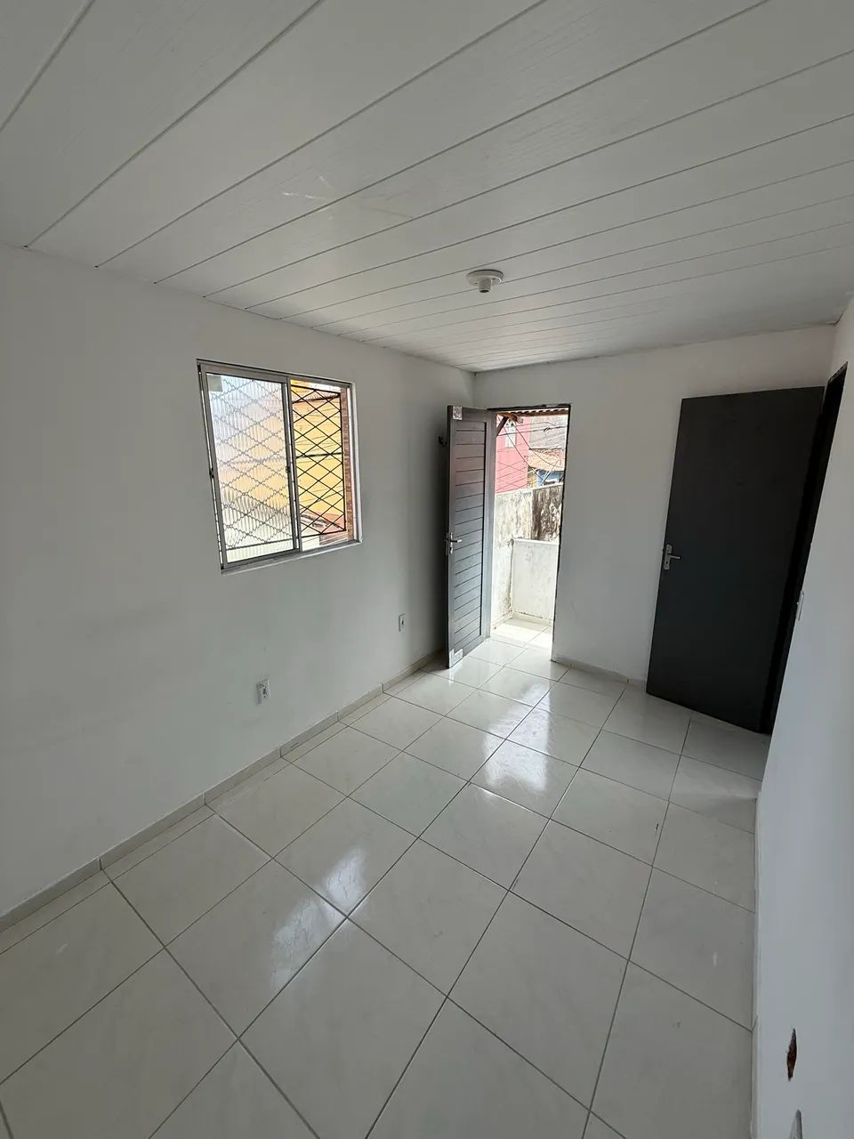 Aluga-se Apartamento Compacto 