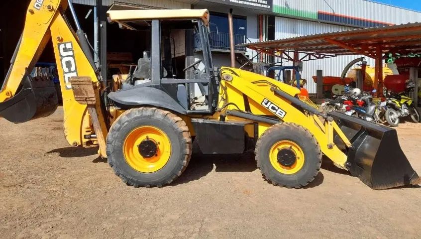Retroescavadeira JCB 2014.  - Foto 2