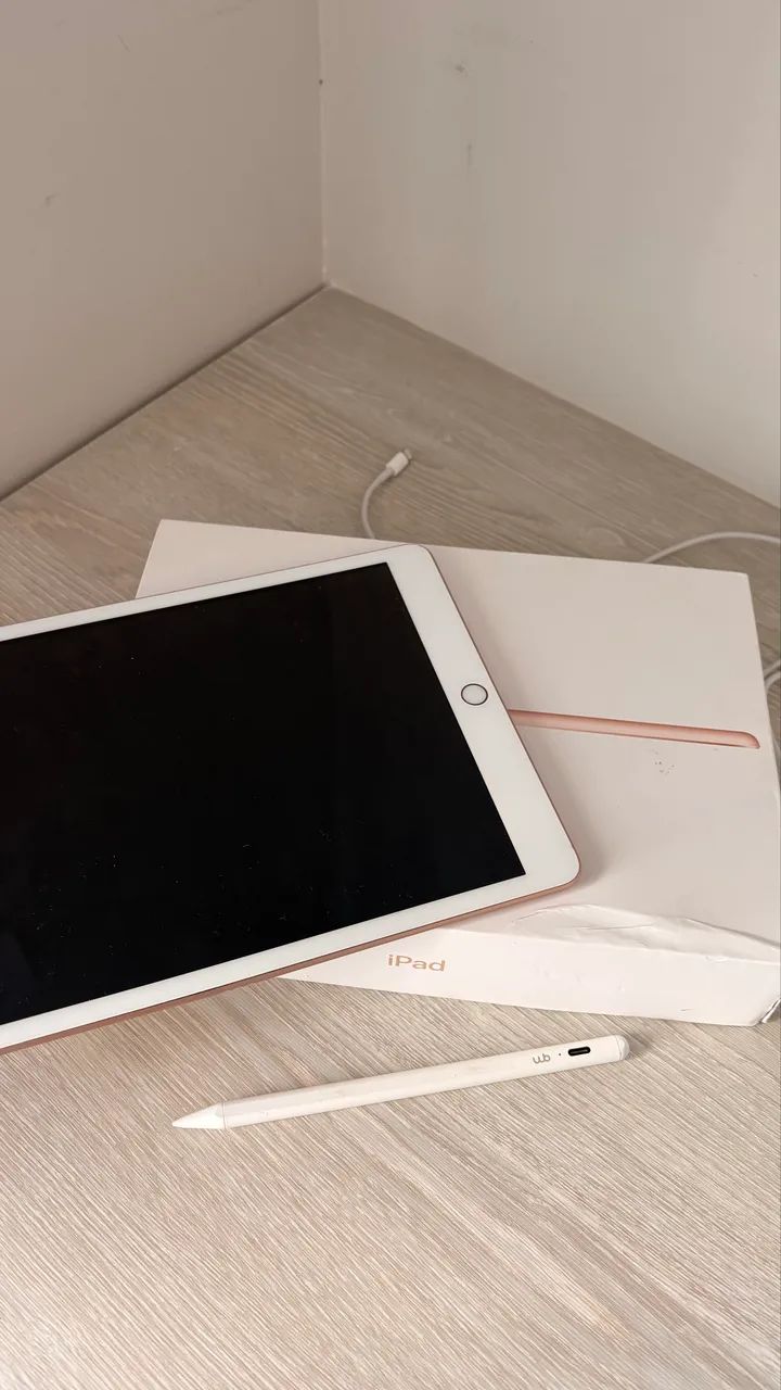 iPad 8 geração 128 gb com caixa e caneta touch - Tablets e E