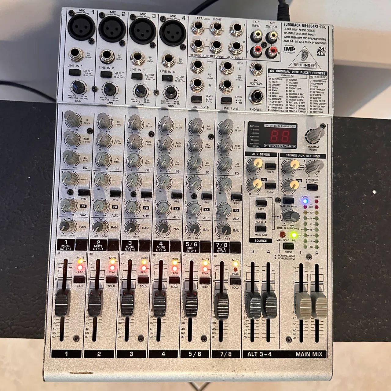 MESA DE SOM BEHRINGER UB1204FX-PRO  - Foto 2