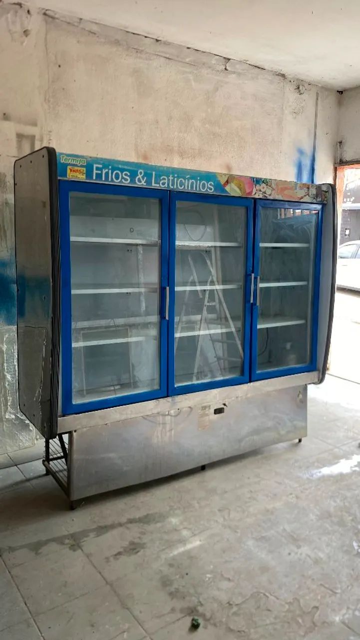 Expositor auto serviço 3 portas laticínios e bebidas 