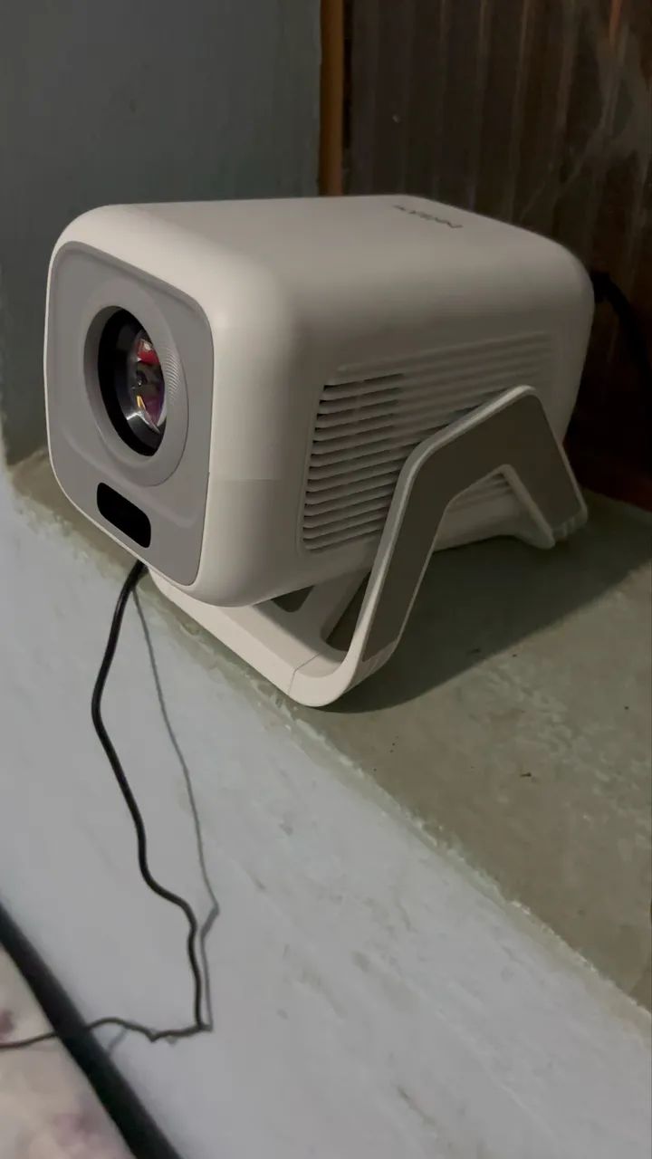 Vendo projetor novo na caixa 