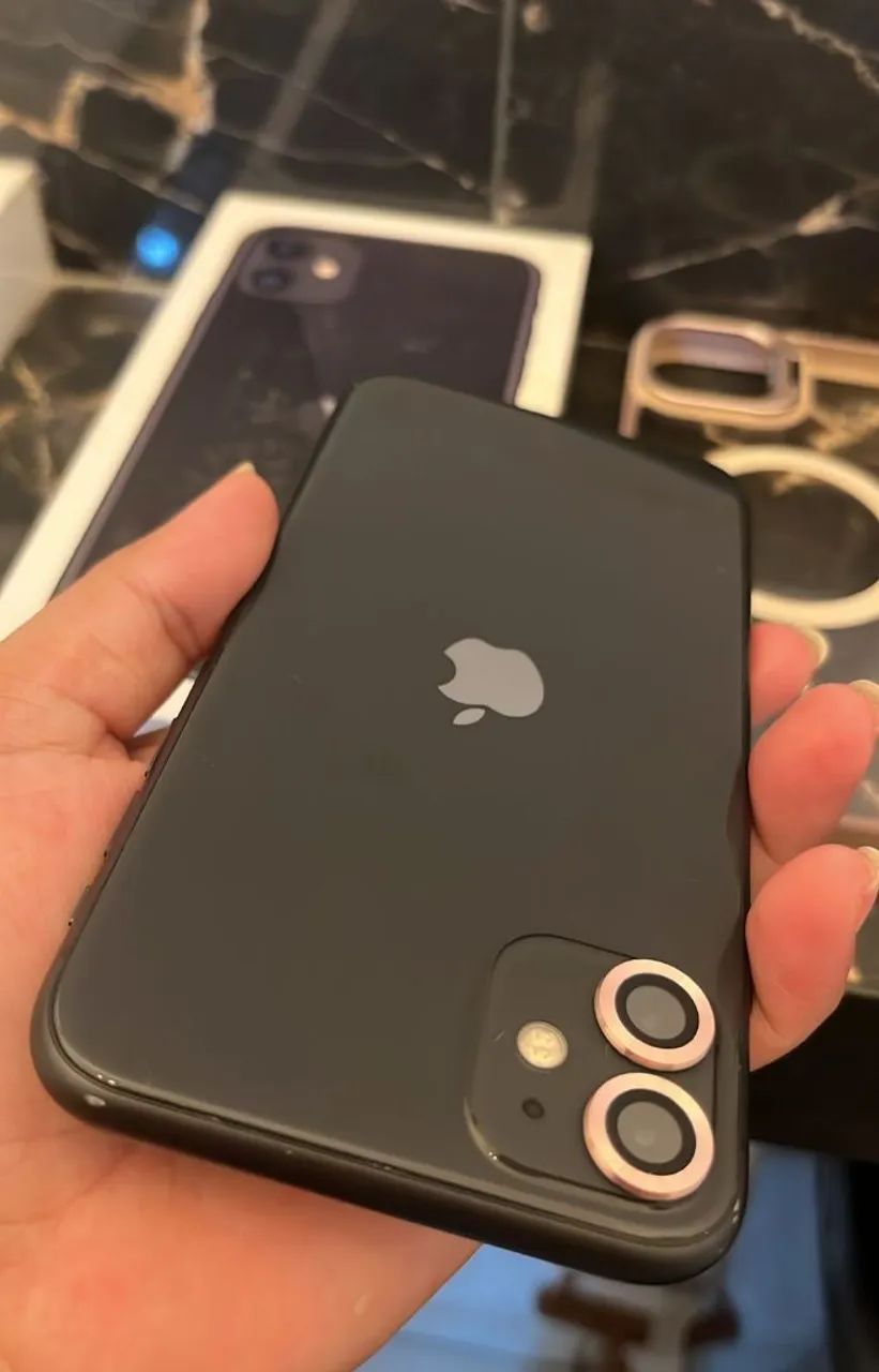 IPHONE 11 64 GIGAS CONSERVADO COM CAIXA - Celulares e Smartphones