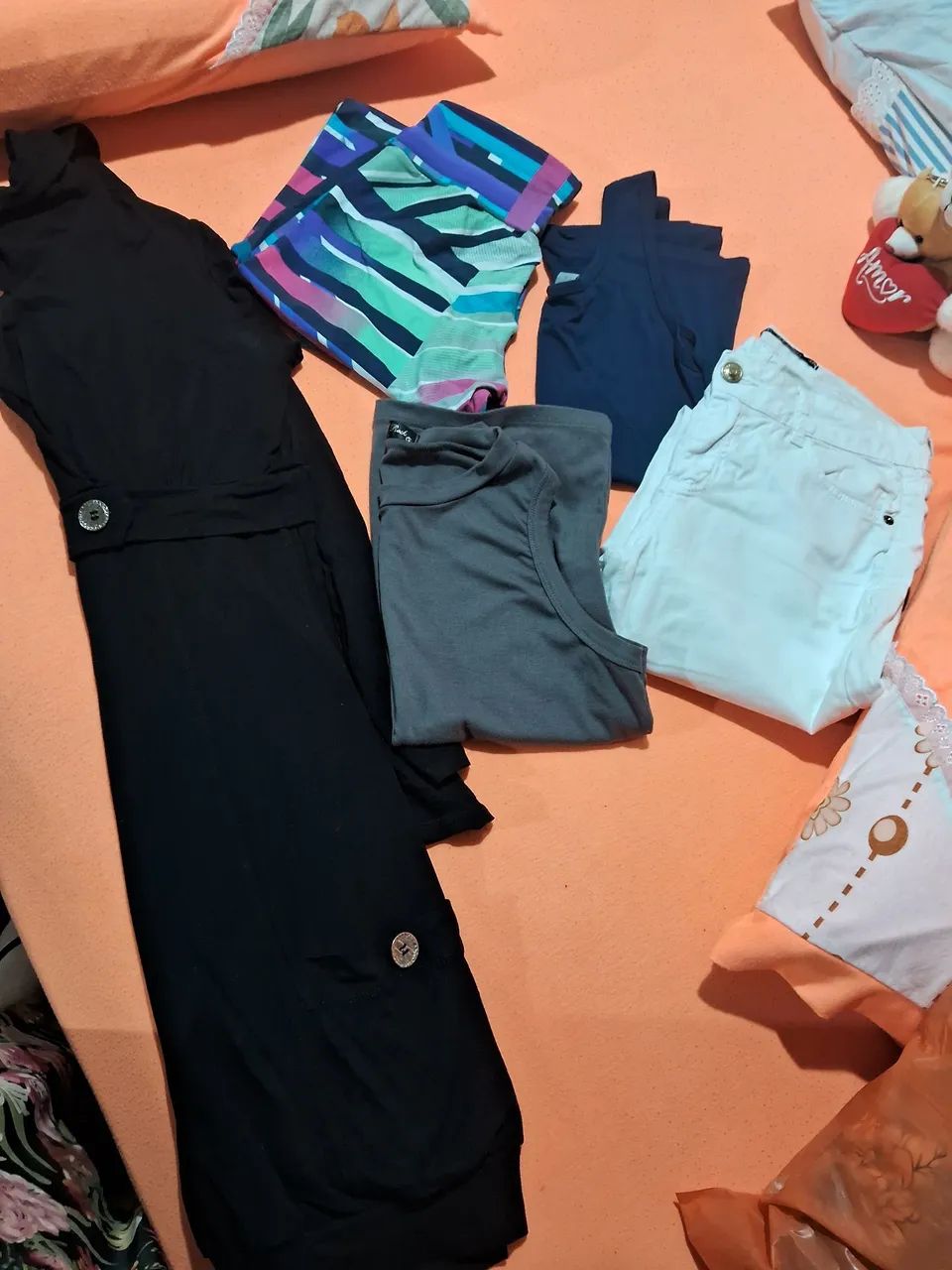 Roupas femininas semi novas  - Foto 4
