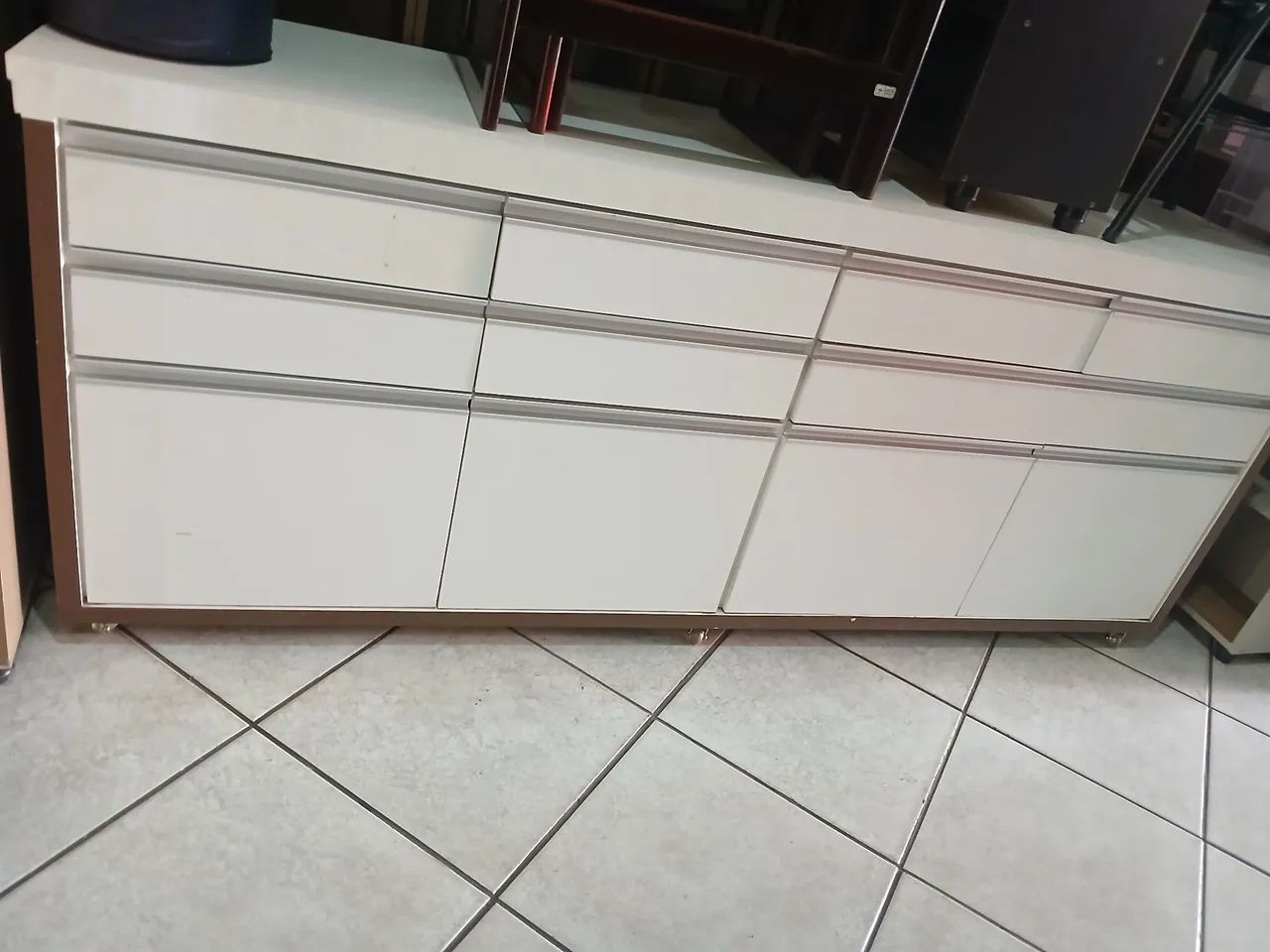 Balcao grande com gavetas