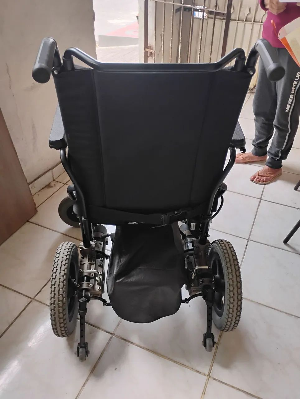 CADEIRA DE RODAS MOTORIZADA - Foto 3
