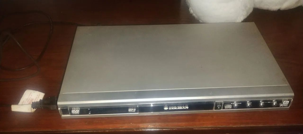 DVD Player Cougar - Lê CD e DVD (com detalhe na bandeja)