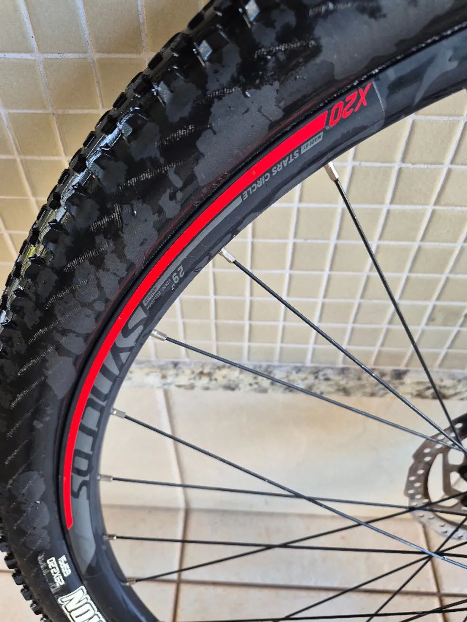 Roda de MTB de alumínio Syncros (estava numa Scott) - Foto 2
