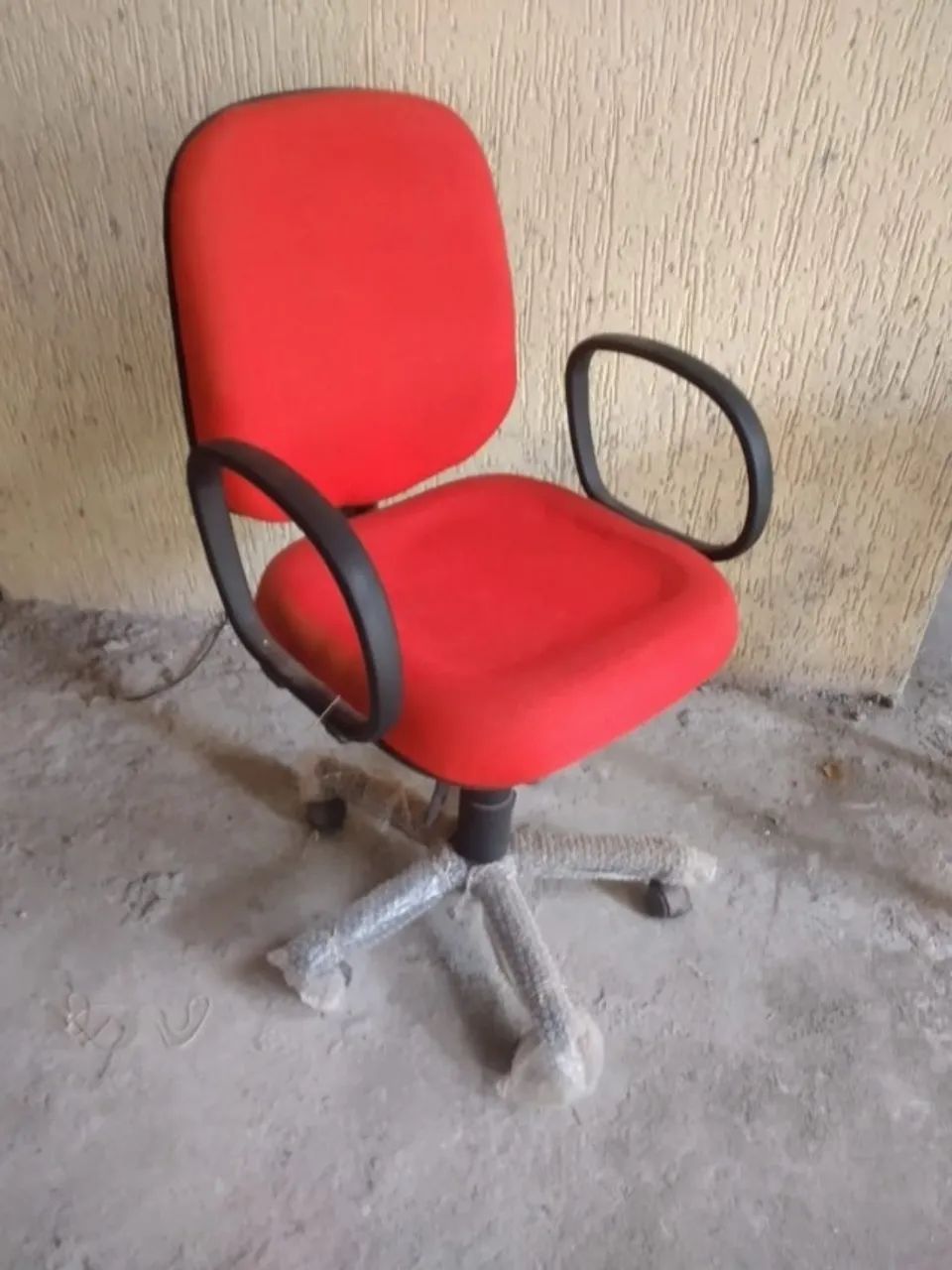 Cadeira Diretor Giratória Vermelha - Foto 3