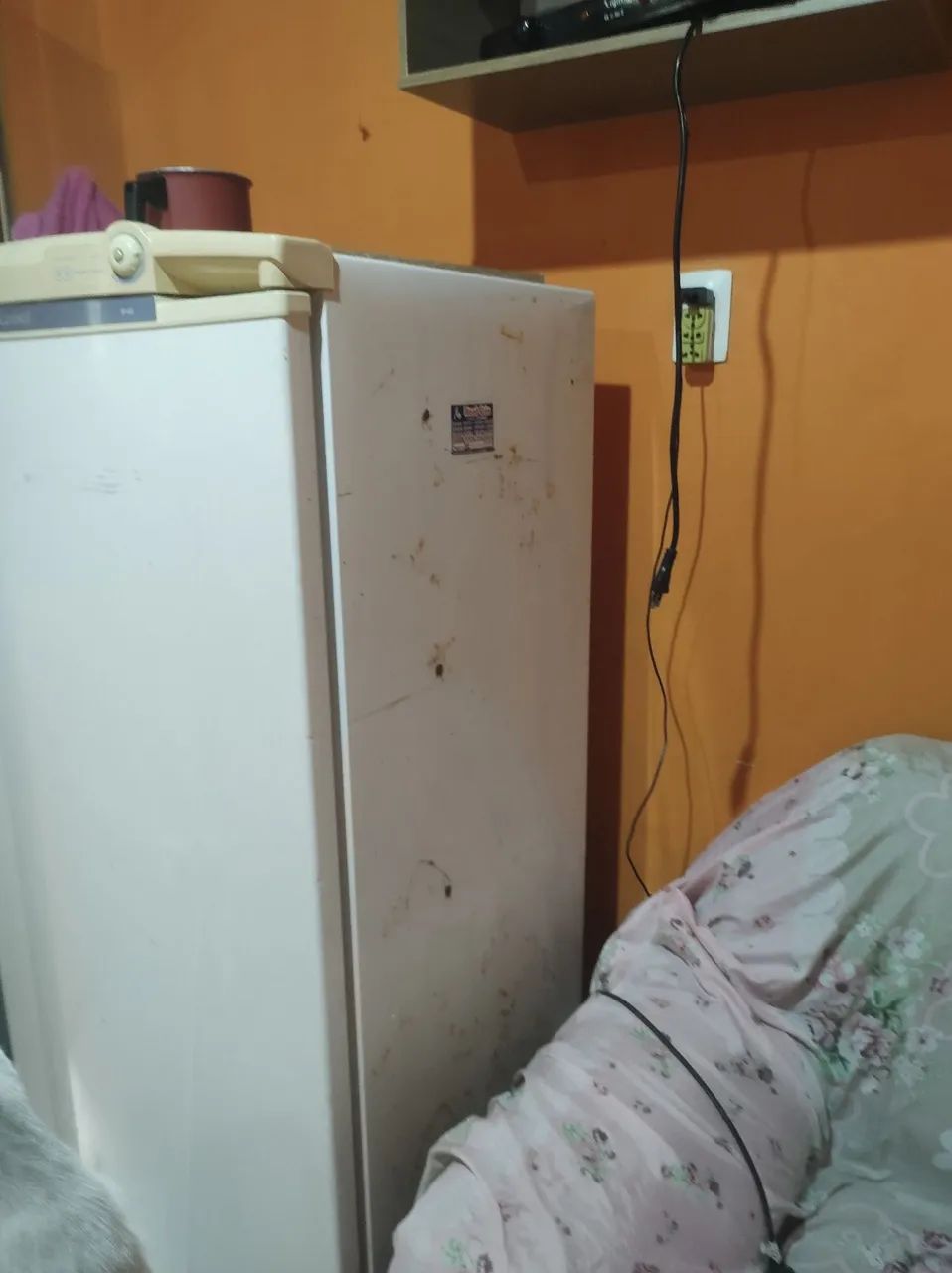 Vendo geladeira Consul ,funcionando perfeitamente,porém tem marcas de uso - Foto 4