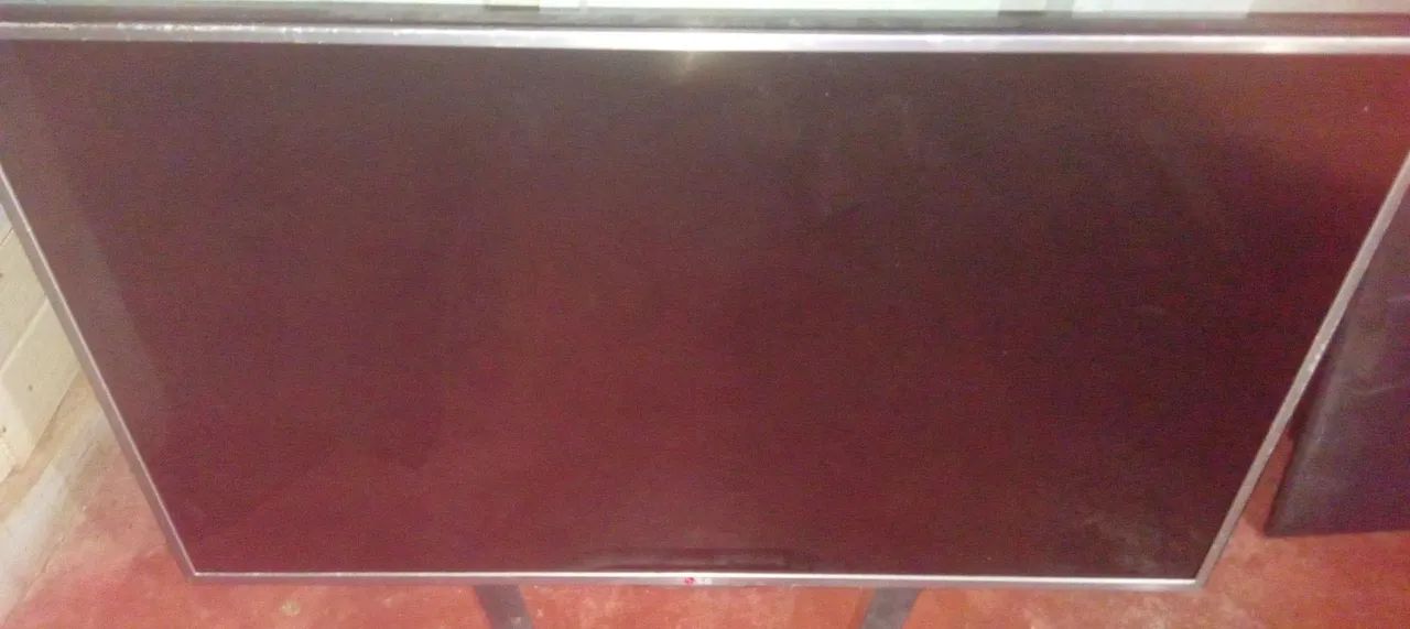 Vende tv lg 42 pra retiradas de peças.