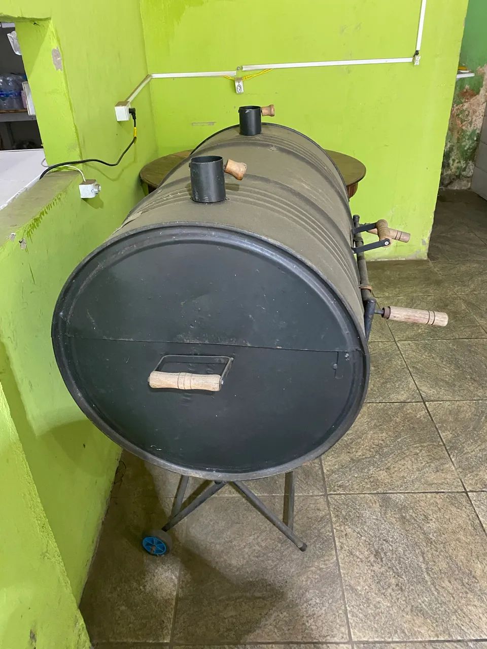 Vendo churrasqueira nunca usada  - Foto 2