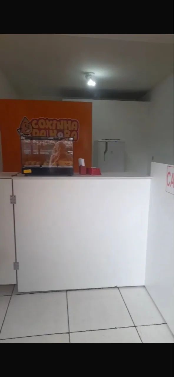 Balcão de loja/lanchonete com caixa  