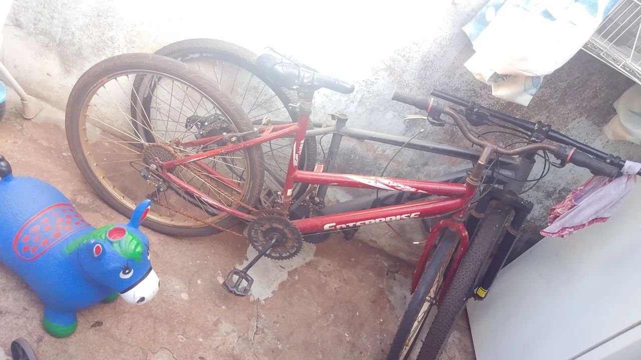 Vendo bicicleta aro 26 e uma 29 pra arruma  - Foto 2