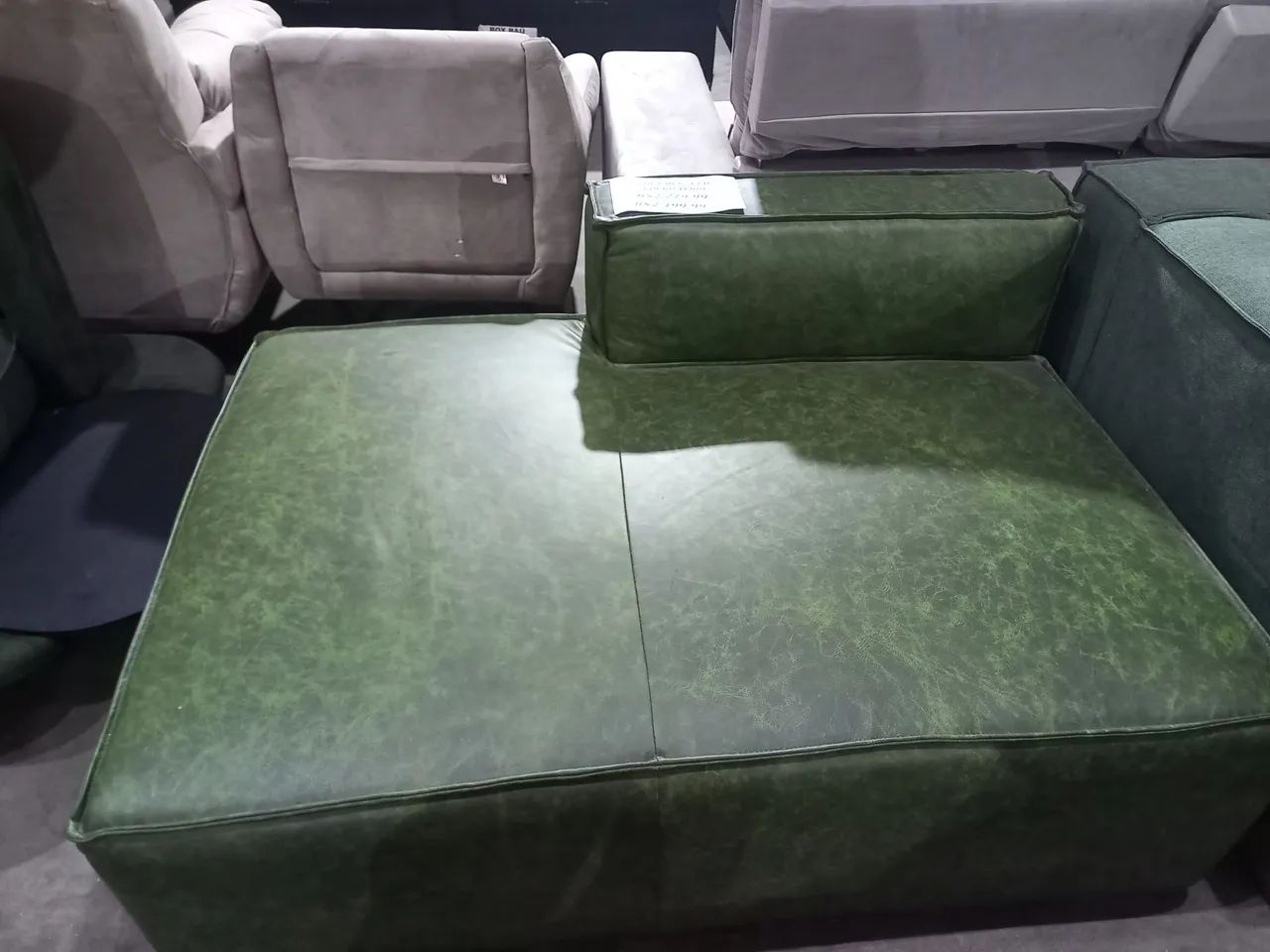 Sofá Mensa em Couro Verde