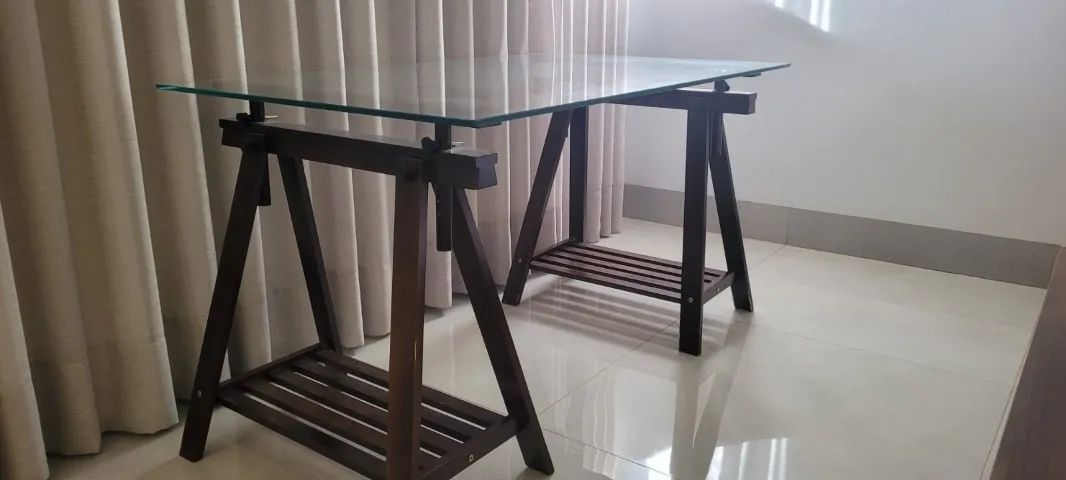 Mesa de Escritório - Cavalete e tampo de vidro - ETNA