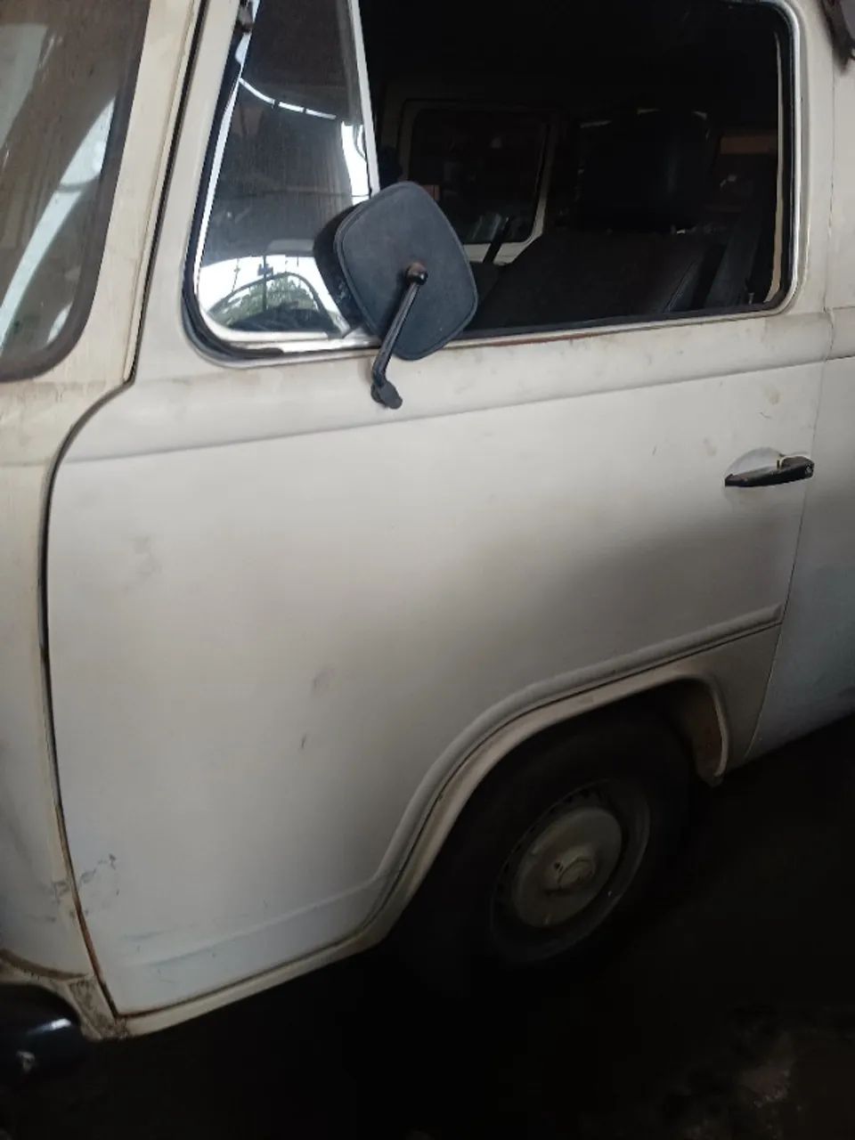 Porta dianteira esquerda Kombi 2003 