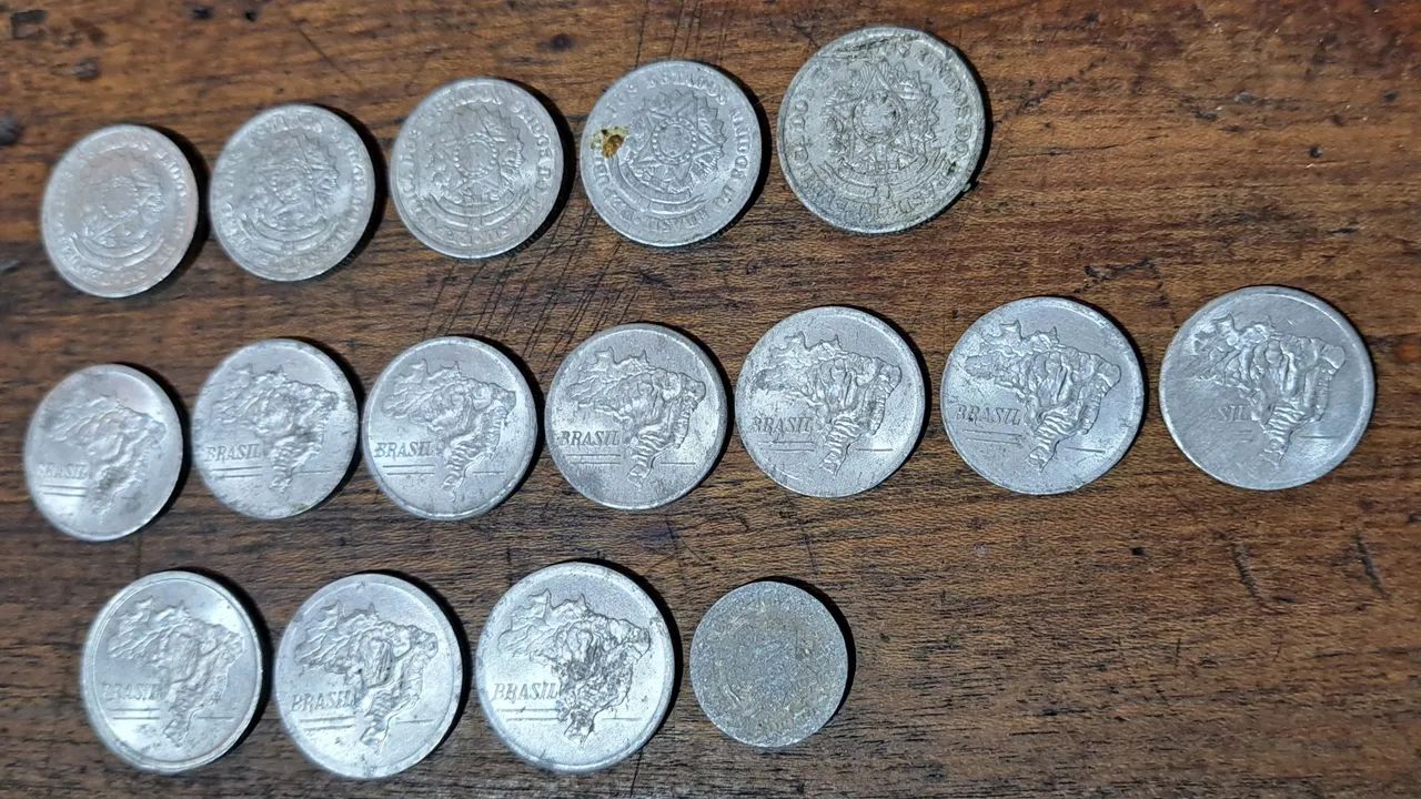 Lote 16 Moedas antigas de alumínio - Foto 2