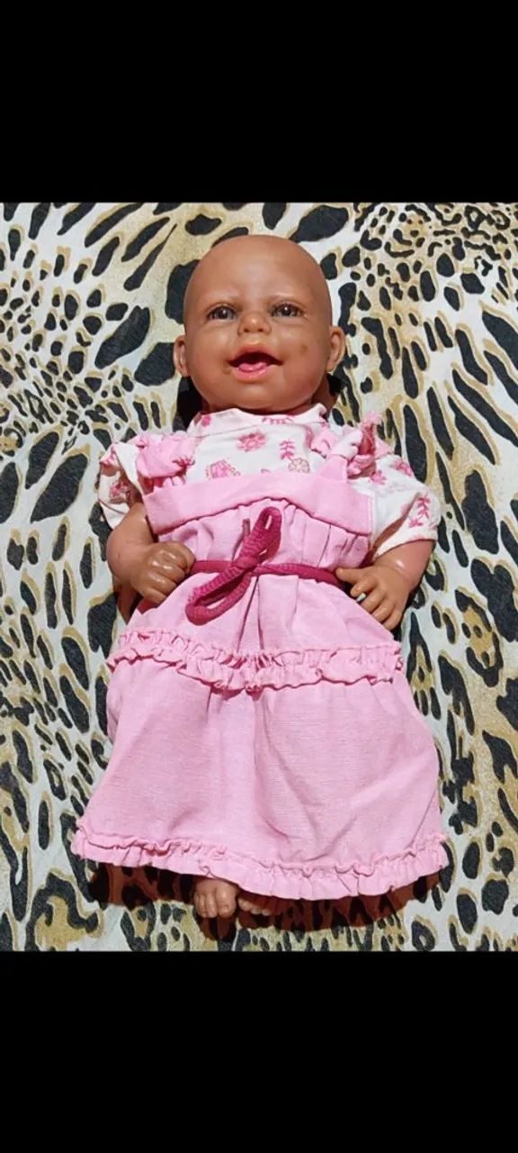 Boneca estilo bebê reborn