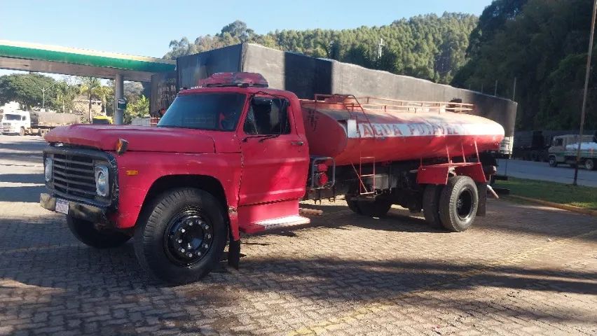 Caminhão pipa 