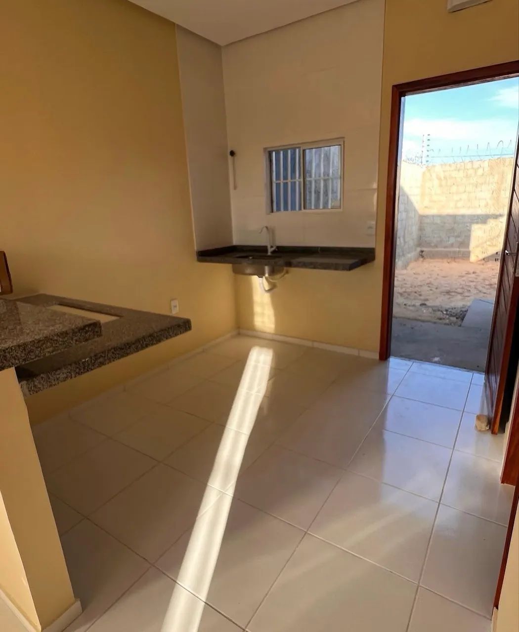 Vende-se casa em direto com responsável >  - Foto 2