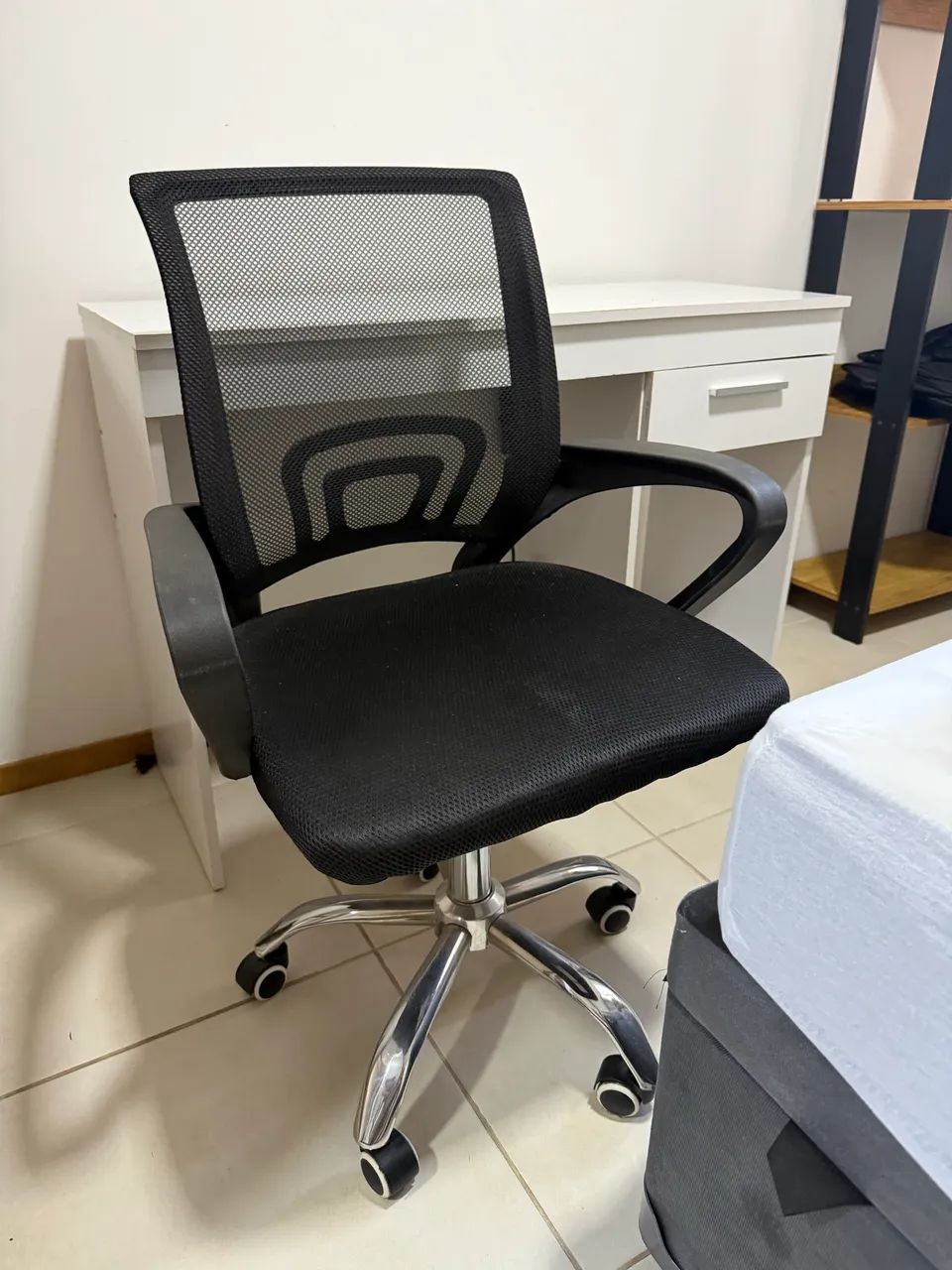 Cadeira de escritório com rodas 